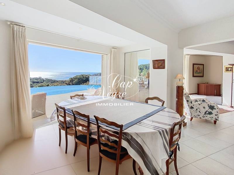 VILLA AVEC PISCINE DE 240M² À VENDRE VUE MER PANORAMIQUE À SAINTE MAXIME