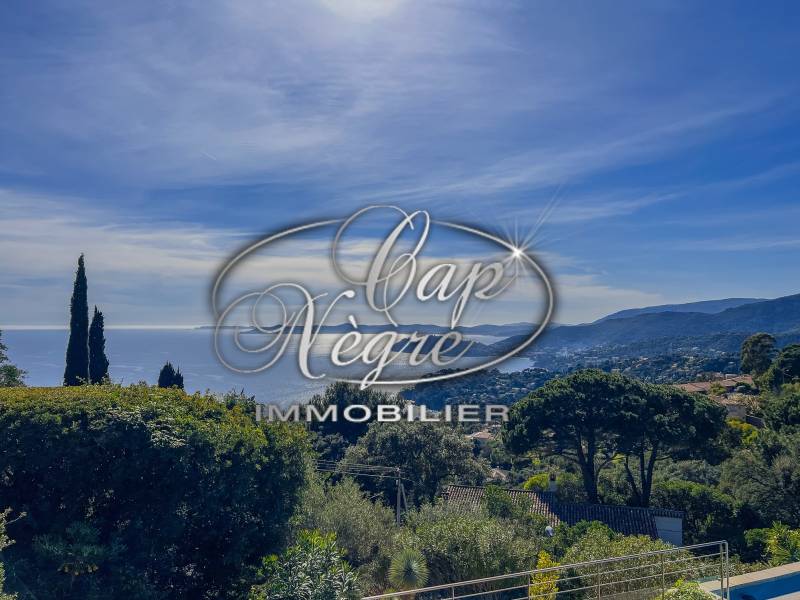 VEND AU RAYOL PRORPIETE DE PRESTIGE AVEC VUE IMPRENABLE PISCINE ET JARDIN