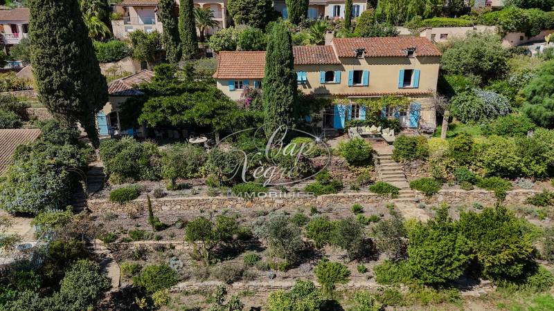 CHARMANTE PROPRIETE A VENDRE AU LAVANDOU