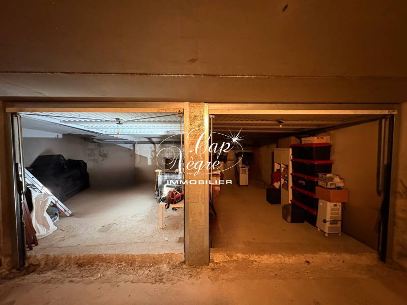 GARAGE SÉCURISÉ DE 21m² À VENDRE CENTRE VILLE LA LONDE LES MAURES