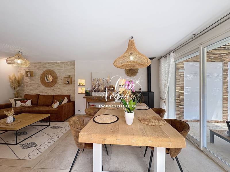 MAZET T3 AVEC JARDIN & PISCINE À VENDRE DANS UN DOMAINE CALME À GASSIN