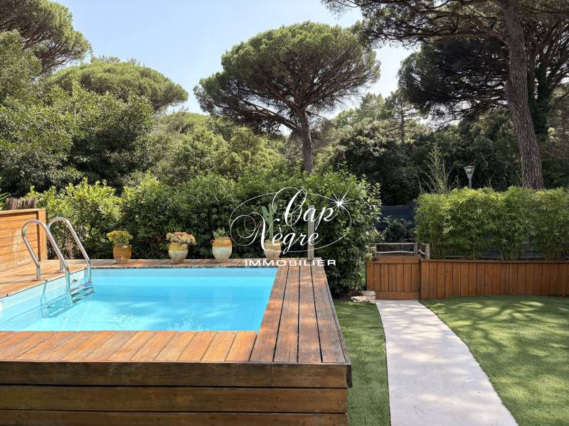 MAZET T3 AVEC JARDIN & PISCINE À VENDRE DANS UN DOMAINE CALME À GASSIN