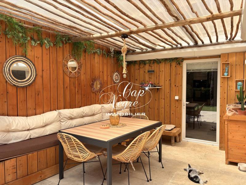 MAZET T3 AVEC JARDIN & PISCINE À VENDRE DANS UN DOMAINE CALME À GASSIN