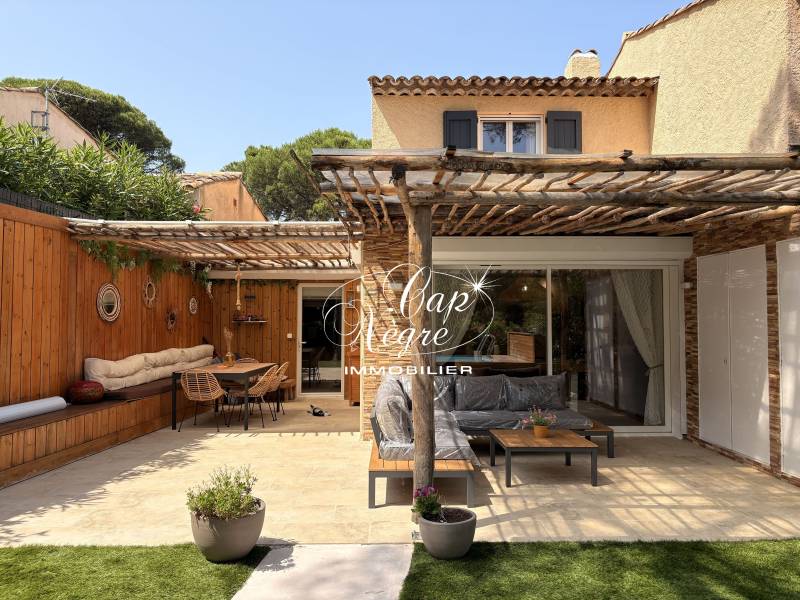 MAZET T3 AVEC JARDIN & PISCINE À VENDRE DANS UN DOMAINE CALME À GASSIN