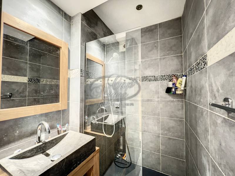 SOUS OFFRE - CANADEL PARTIE BASSE - APPARTEMENT TERRASSE ET JARDIN