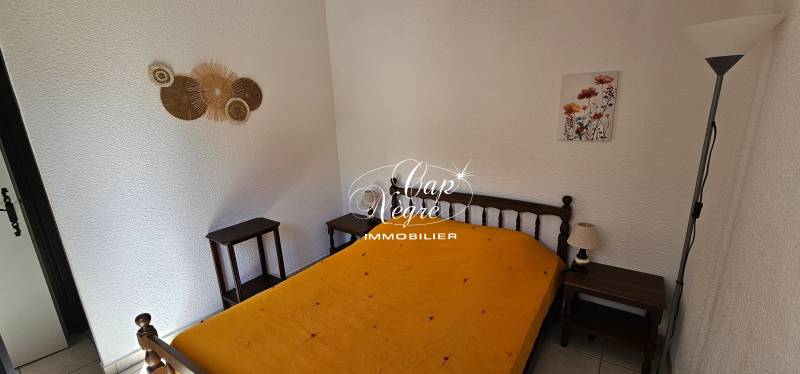 LOCATION SAISONNIÈRE - APPARTEMENT POUR 4 PERSONNES VUE MER RÉSIDENCE AVEC PISCINE À PRAMOUSQUIER