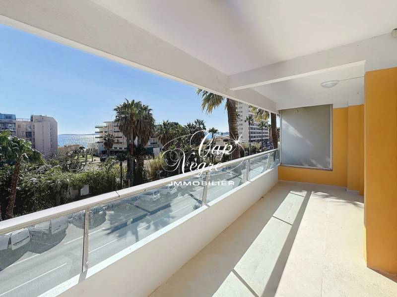 Appartement T4 de Standing – Vue Mer & Terrasses – Centre du Lavandou