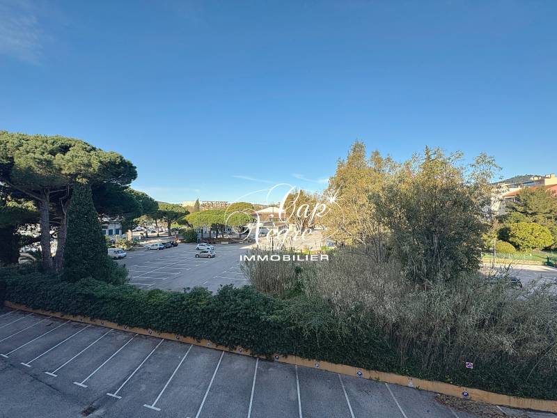 Appartement T4 de Standing – Vue Mer & Terrasses – Centre du Lavandou