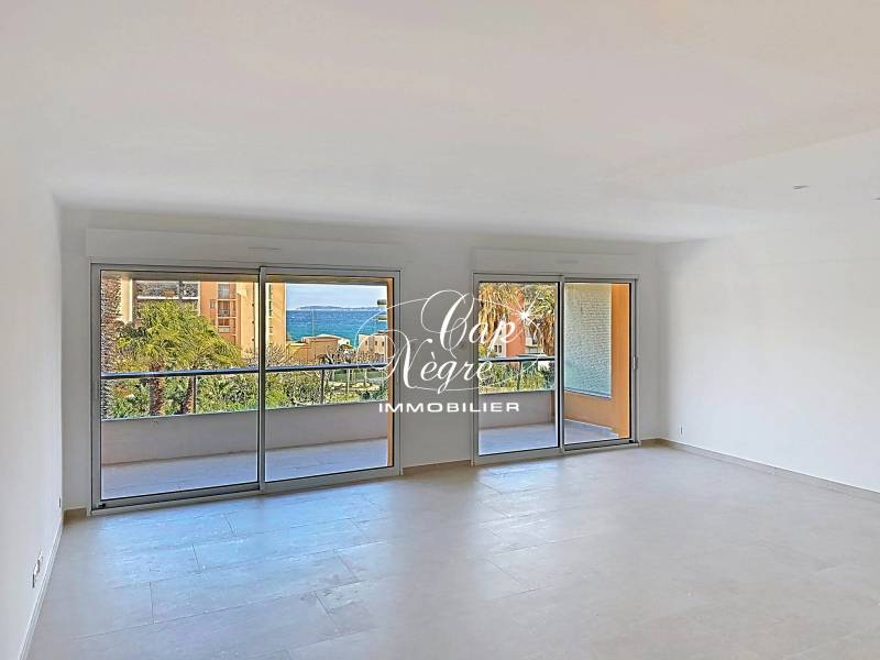 Appartement T4 de Standing – Vue Mer & Terrasses – Centre du Lavandou