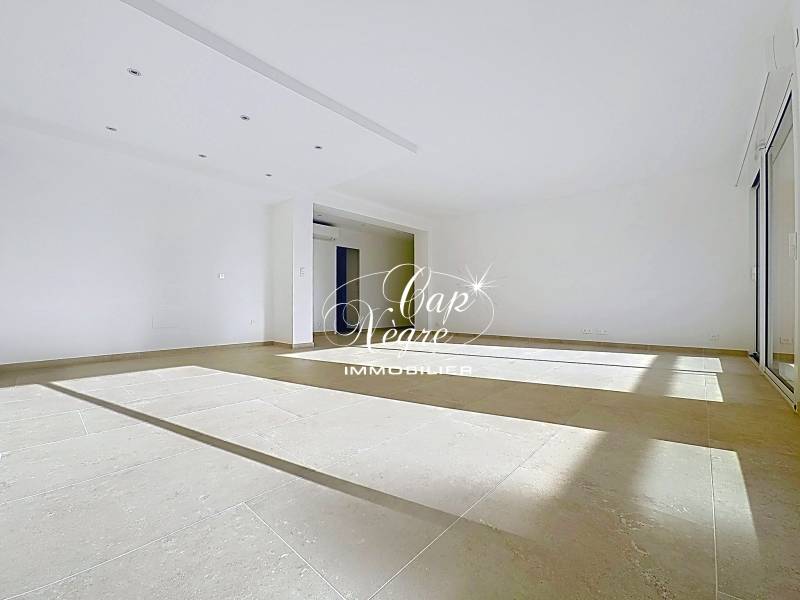 Appartement T4 de Standing – Vue Mer & Terrasses – Centre du Lavandou