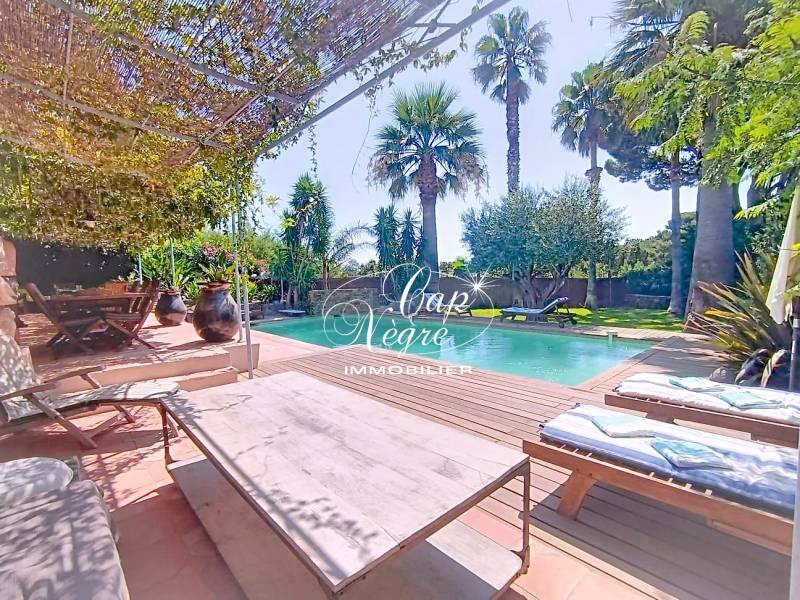 VILLA DE CHARME AVEC GARAGE À VENDRE DANS LES HAUTEURS DE GRIMAUD - GOLFE DE SAINT TROPEZ