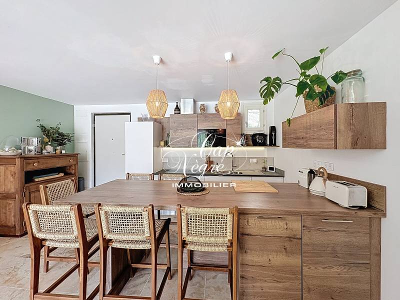 MAISON REFAITE À NEUF AU COEUR DE LA NATURE À VENDRE À GRIMAUD