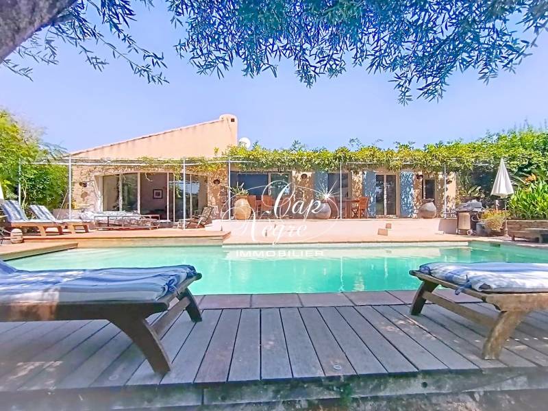 VILLA DE CHARME AVEC GARAGE À VENDRE DANS LES HAUTEURS DE GRIMAUD - GOLFE DE SAINT TROPEZ