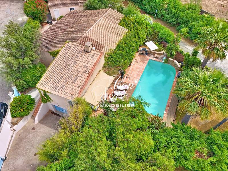 VILLA DE CHARME AVEC GARAGE À VENDRE DANS LES HAUTEURS DE GRIMAUD - GOLFE DE SAINT TROPEZ