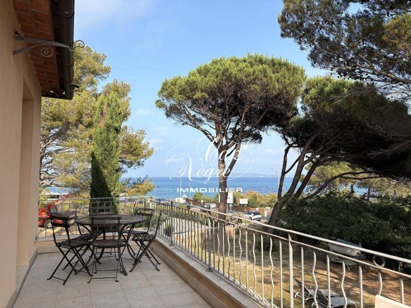PROPRIÉTÉ VUE MER FACE AUX PLAGES À VENDRE À GRIMAUD BEAUVALLON GOLFE DE SAINT TROPEZ