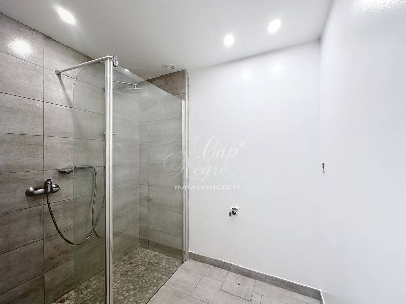 Élégance contemporaine à deux pas de la plage de Cavalière