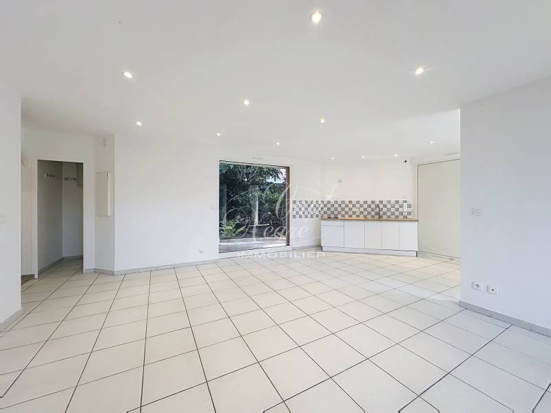 Élégance contemporaine à deux pas de la plage de Cavalière