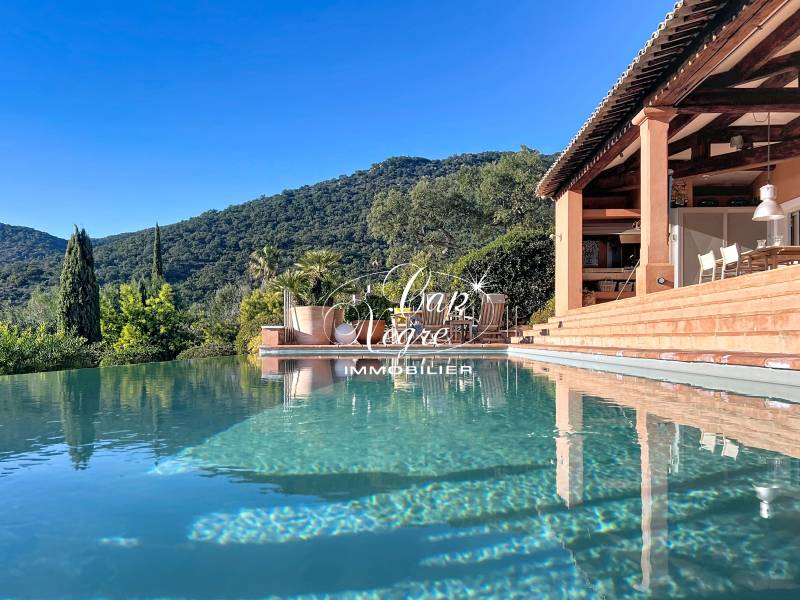 piscine à débordement avec vue mer Rayol-Canadel-sur-Mer