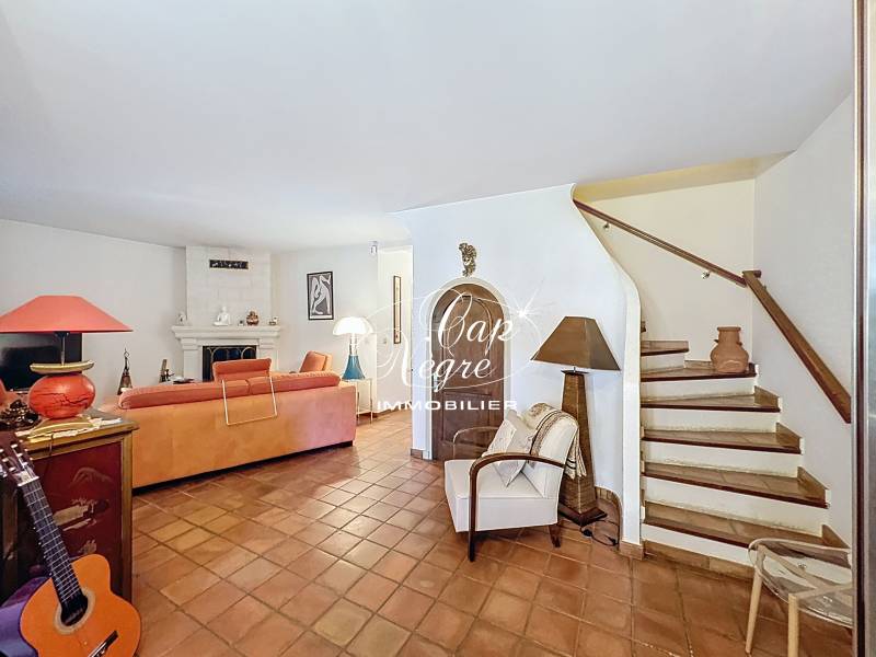 MAISON DE 100M² PROCHE DU CENTRE DE HYÈRES À VENDRE DANS UNE RÉSIDENCE CALME