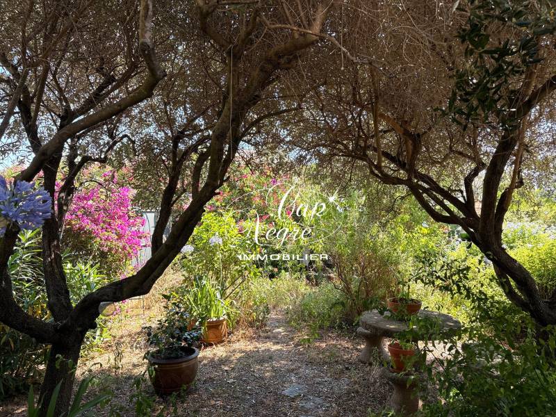 MAISON DE 100M² PROCHE DU CENTRE DE HYÈRES À VENDRE DANS UNE RÉSIDENCE CALME