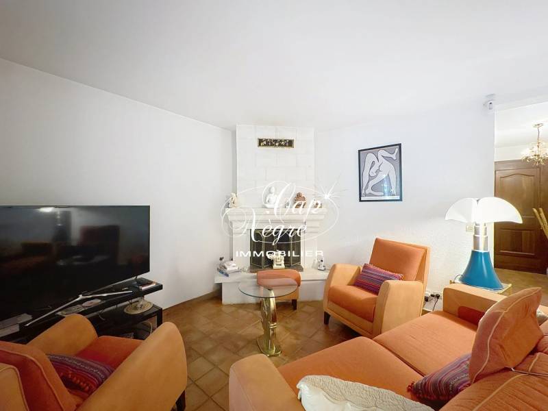 MAISON DE 100M² PROCHE DU CENTRE DE HYÈRES À VENDRE DANS UNE RÉSIDENCE CALME