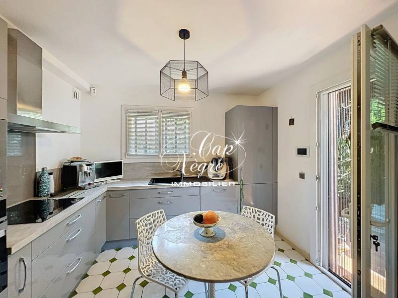 MAISON DE 100M² PROCHE DU CENTRE DE HYÈRES À VENDRE DANS UNE RÉSIDENCE CALME