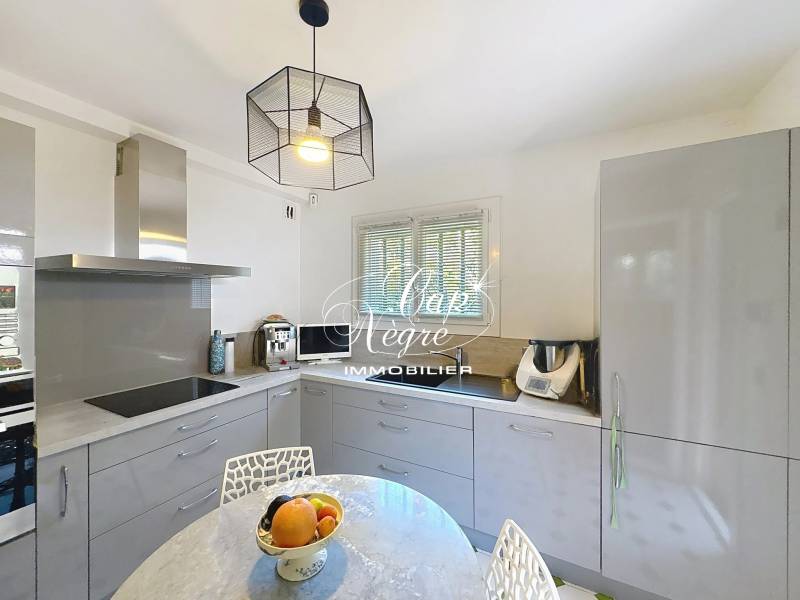 MAISON DE 100M² PROCHE DU CENTRE DE HYÈRES À VENDRE DANS UNE RÉSIDENCE CALME