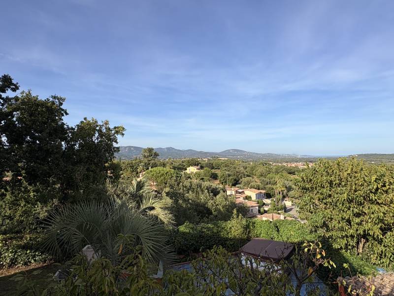 VILLA DE 150M² VUE DÉGAGÉE ET VUE MER À VENDRE DANS UN SECTEUR CALME DE COGOLIN