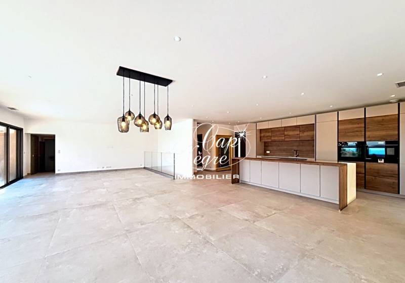 VILLA NEUVE VUE MER HAUT STANDING À VENDRE AUX ISSAMBRES