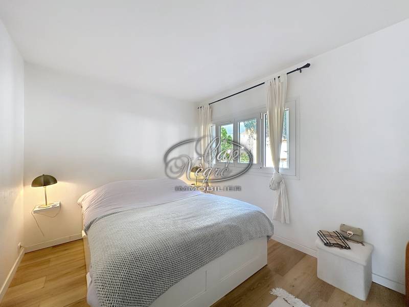 Appartement rénové avec terrasse au cœur du Lavandou, à deux pas de la plage