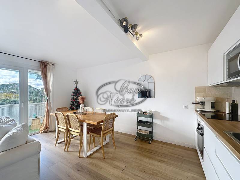 Appartement rénové avec terrasse au cœur du Lavandou, à deux pas de la plage