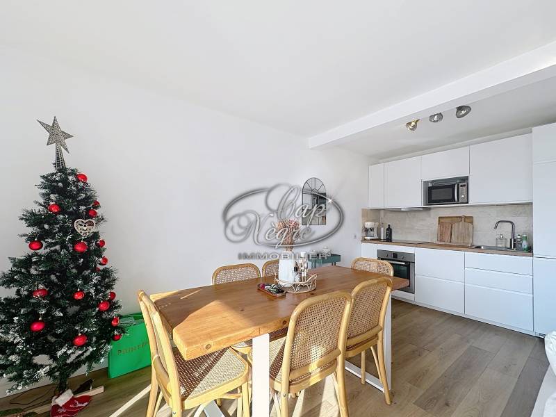 Appartement rénové avec terrasse au cœur du Lavandou, à deux pas de la plage