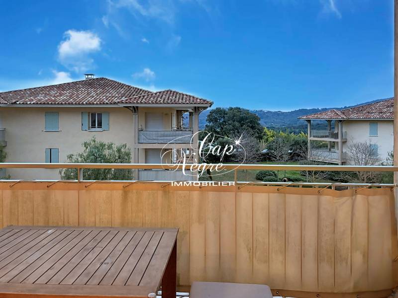 APPARTEMENT T3 RÉCENT VUE DÉGAGÉE AVEC TERRASSE ET PARKING À VENDRE À LA CROIX VALMER - GOLFE DE SAINT TROPEZ