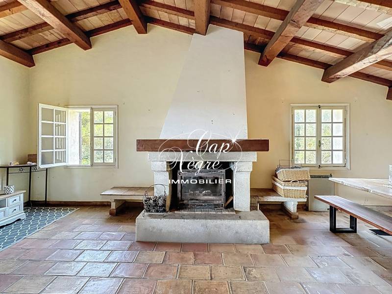 VILLA VUE MER DE 225M² À VENDRE À GIGARO, LA CROIX VALMER