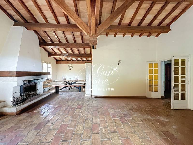 VILLA VUE MER DE 225M² À VENDRE À GIGARO, LA CROIX VALMER