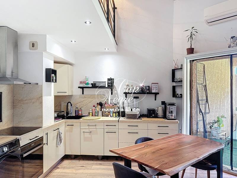 MAZET RÉNOVÉ 2 CHAMBRES AVEC TERRASSE & PARKING AU CALME À VENDRE CLÉ EN MAIN À CAVALAIRE SUR MER - GOLFE DE SAINT TROPEZ