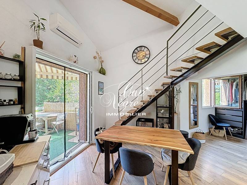 MAZET RÉNOVÉ 2 CHAMBRES AVEC TERRASSE & PARKING AU CALME À VENDRE CLÉ EN MAIN À CAVALAIRE SUR MER - GOLFE DE SAINT TROPEZ