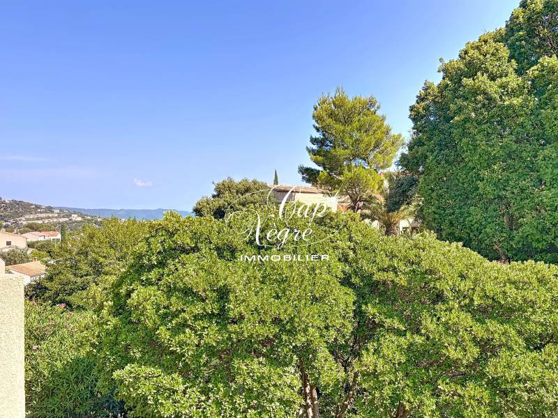 MAZET RÉNOVÉ 2 CHAMBRES AVEC TERRASSE & PARKING AU CALME À VENDRE CLÉ EN MAIN À CAVALAIRE SUR MER - GOLFE DE SAINT TROPEZ