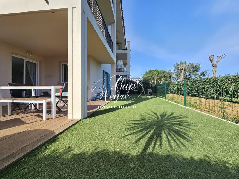 APPARTEMENT T3 AVEC GRAND JARDIN ET GARAGE À VENDRE À LA CROIX VALMER
