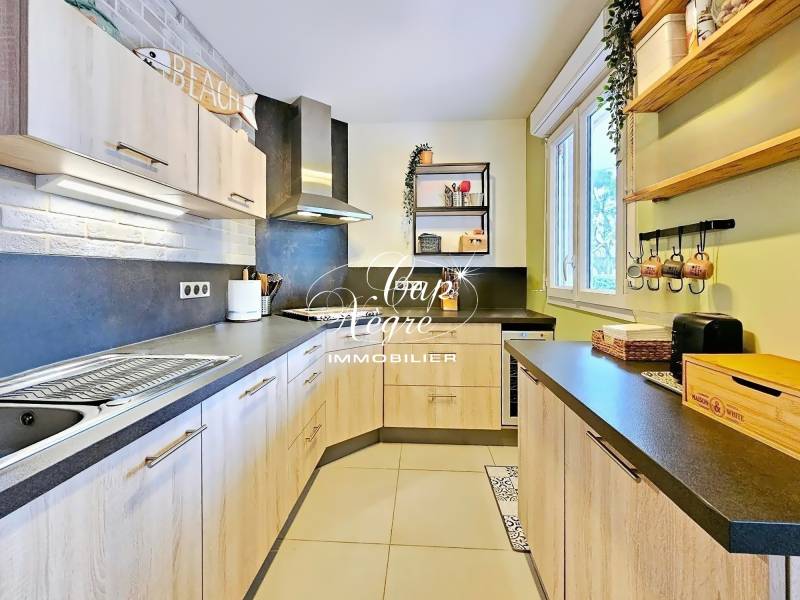 APPARTEMENT T3 AVEC GRAND JARDIN ET GARAGE À VENDRE À LA CROIX VALMER