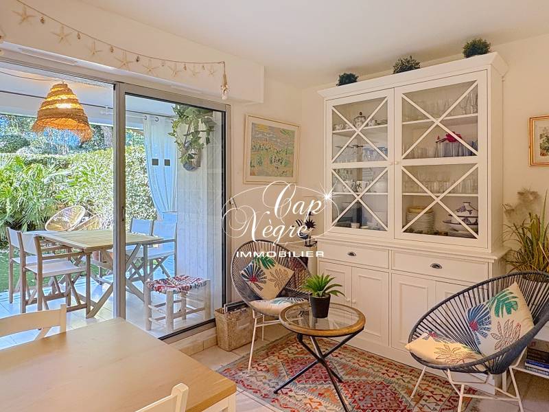 APPARTEMENT 2 CHAMBRES AVEC JARDIN ET PARKING À VENDRE À LA CROIX VALMER - GOLFE DE SAINT TROPEZ
