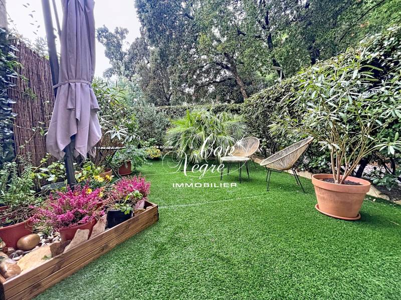 APPARTEMENT 2 CHAMBRES AVEC JARDIN ET PARKING À VENDRE À LA CROIX VALMER - GOLFE DE SAINT TROPEZ