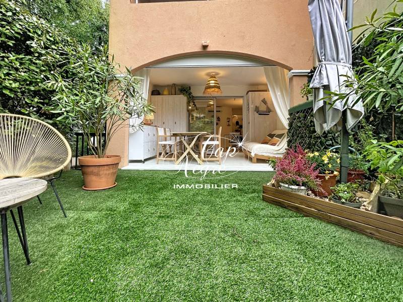 APPARTEMENT 2 CHAMBRES AVEC JARDIN ET PARKING À VENDRE À LA CROIX VALMER - GOLFE DE SAINT TROPEZ