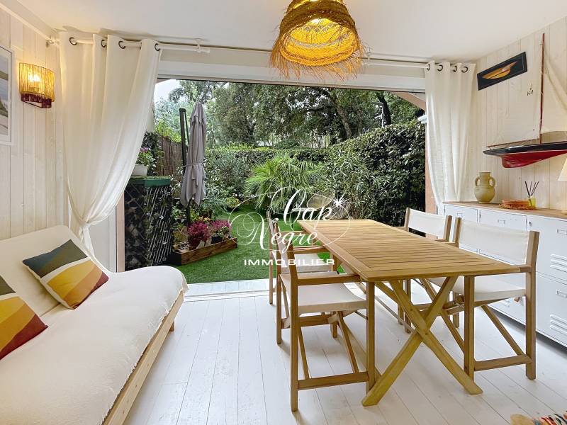 APPARTEMENT 2 CHAMBRES AVEC JARDIN ET PARKING À VENDRE À LA CROIX VALMER - GOLFE DE SAINT TROPEZ