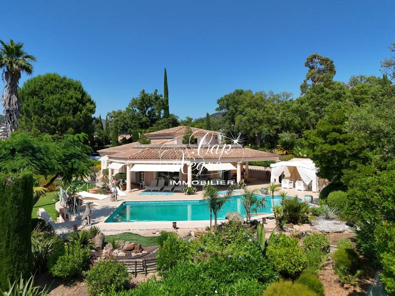 SOUS COMPROMIS - VILLA 7 PIECES AU COEUR DE LA NATURE VUE SUR LE LAC DE VALCROS À VENDRE