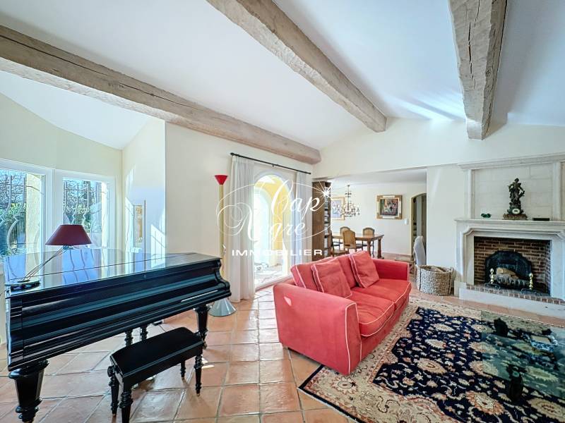 LES ISSAMBRES (83) - VILLA DE PRESTIGE DE 140M² AVEC PISCINE À VENDRE