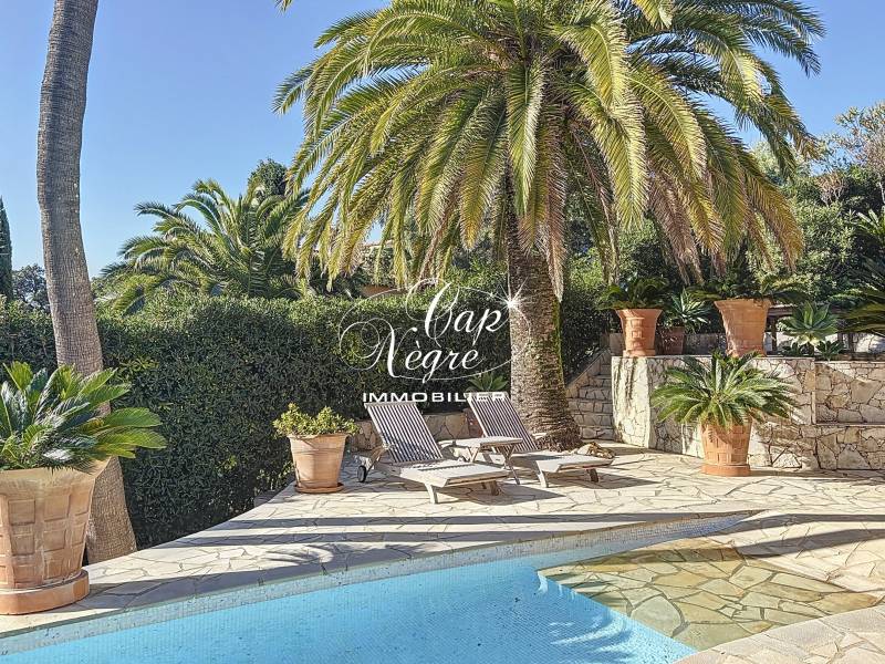LES ISSAMBRES (83) - VILLA DE PRESTIGE DE 140M² AVEC PISCINE À VENDRE