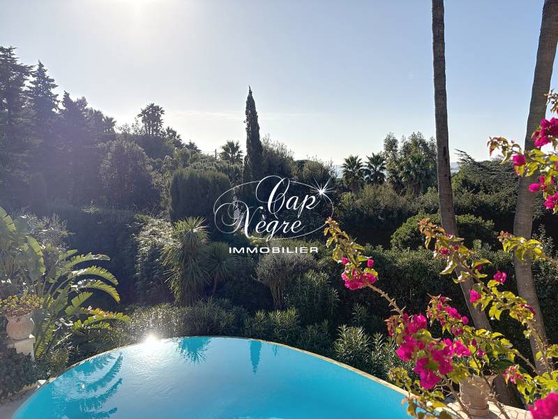 LES ISSAMBRES (83) - VILLA DE PRESTIGE DE 140M² AVEC PISCINE À VENDRE