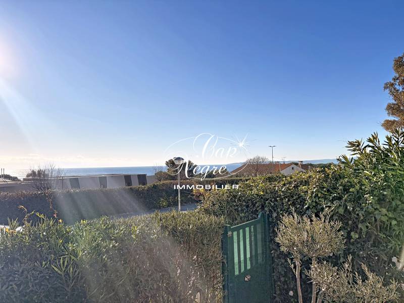 BAS DE MAZET T2 VUE MER PROCHE PLAGE AVEC JARDIN ET PARKING A VENDRE AUX ISSAMBRES