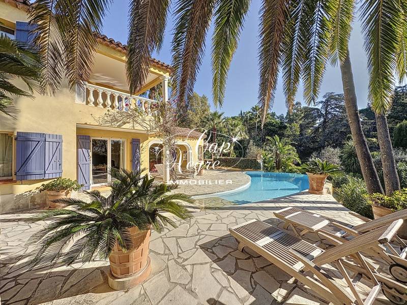 LES ISSAMBRES (83) - VILLA DE PRESTIGE DE 140M² AVEC PISCINE À VENDRE